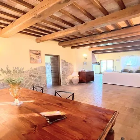 By The Pool - Villaexclusive Pool Sleeps 10 فيلة *